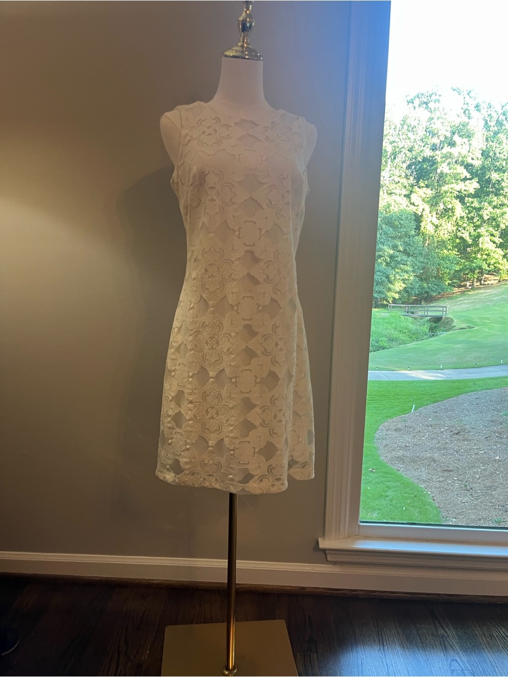 Women’s White Lace Sleeveless A-Line Dress Lovely party bridal size 4 Like NEW